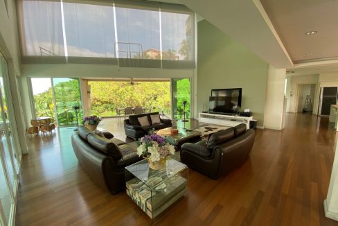 1st floor living room