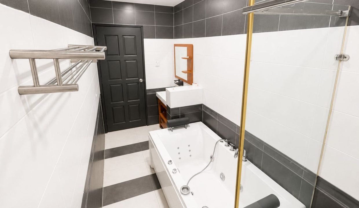 fb945dae-e7a5-41ef-98ee-2bfc6f67141b